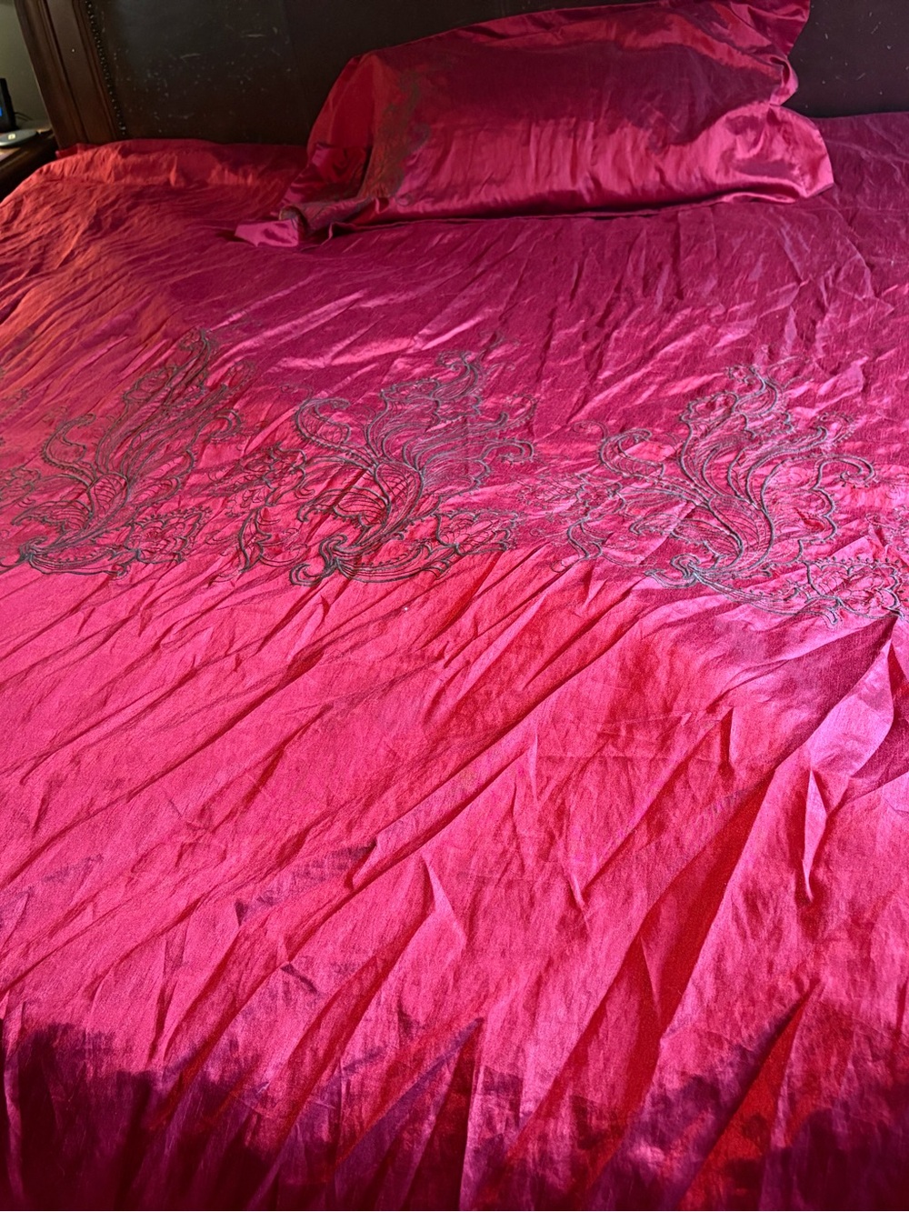 Luxurious Magenta Embroidered Duvet Cover - Unbranded